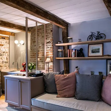 Couette-café La Petite Folie 3*