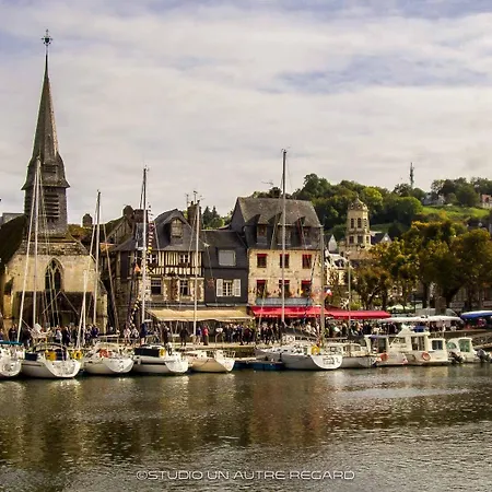 La Petite Folie לינה וארוחת בוקר 3*