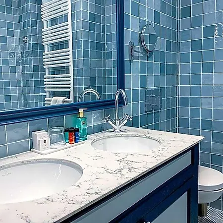 Bed & Breakfast La Petite Folie 3*