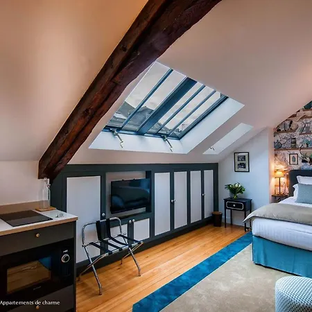 La Petite Folie לינה וארוחת בוקר 3*