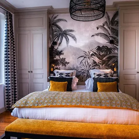 La Petite Folie לינה וארוחת בוקר 3*