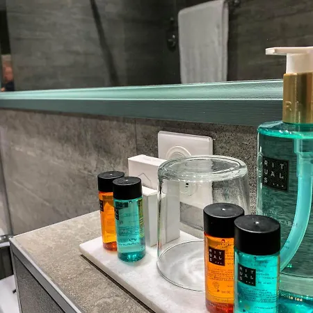 לינה וארוחת בוקר La Petite Folie הונפלר