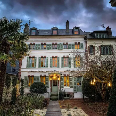 Bed and breakfast La Petite Folie 3*