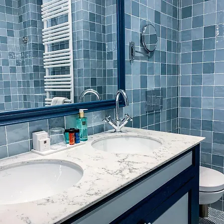 ベッド・アンド・ブレックファスト La Petite Folie オンフルール