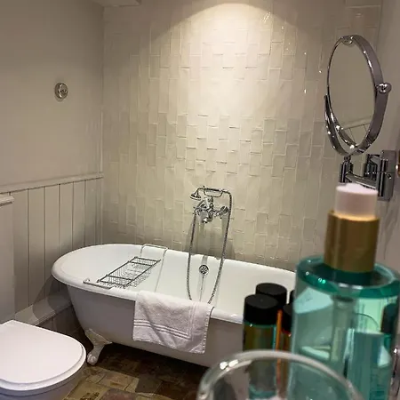 לינה וארוחת בוקר La Petite Folie 3*