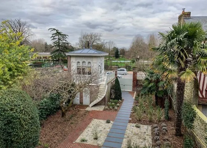 Bed and breakfast La Petite Folie 3*